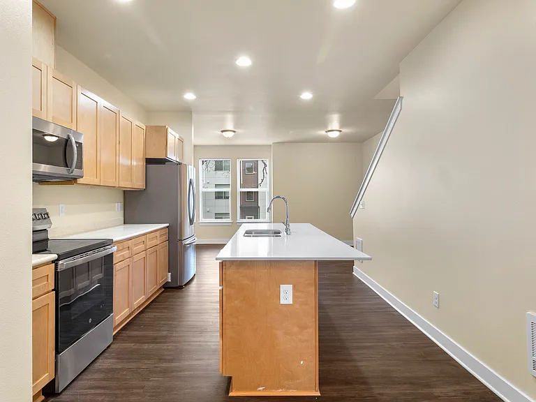 Gravelly Lake Brownstones — Photo 10
