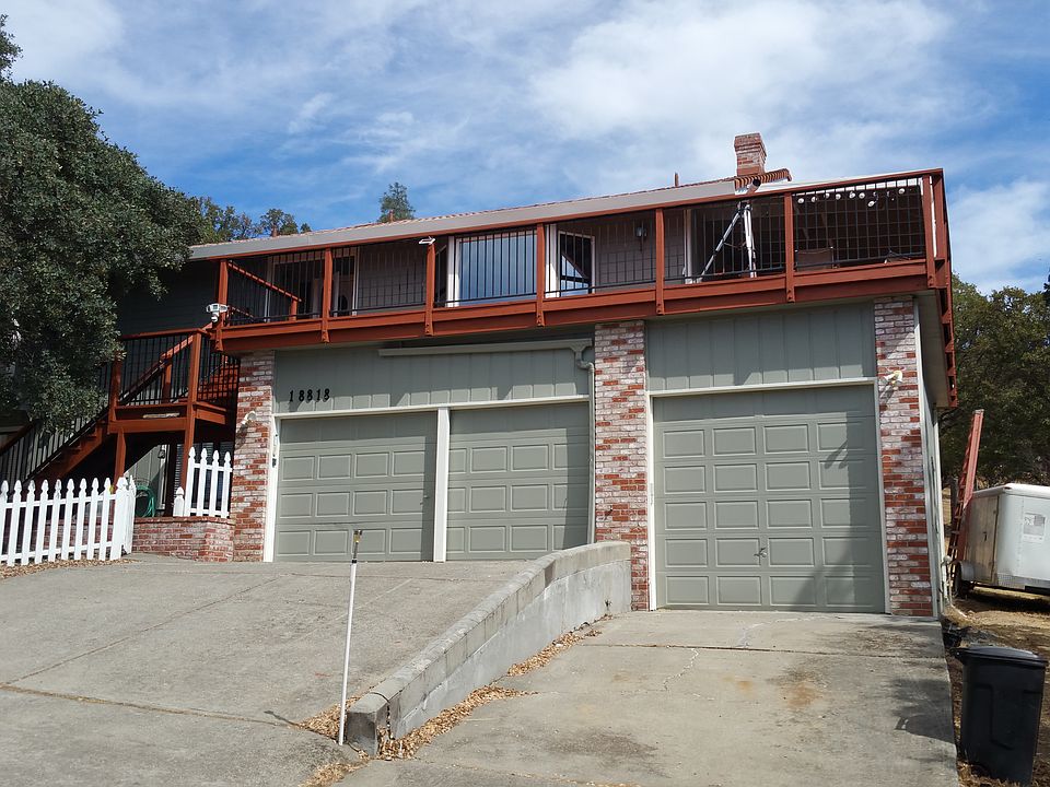 Main House w- 3 car garage
