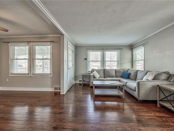 3rd image of 6619 W 77th Ter