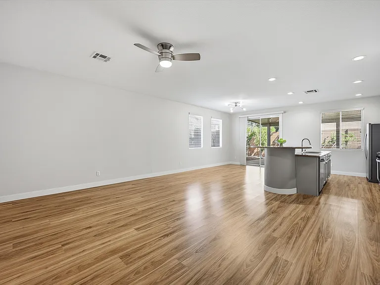 7658 Engleberg Ave — Photo 6