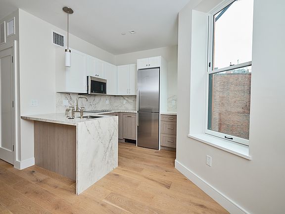 5th image of 246 Newbury St Floor 2