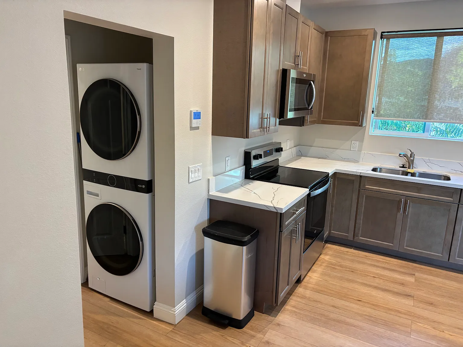 2 bed, 950 sqft, $3,300 — Photo 4