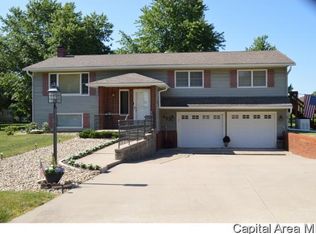 507 N Sunset Ct, Abingdon, IL 61410