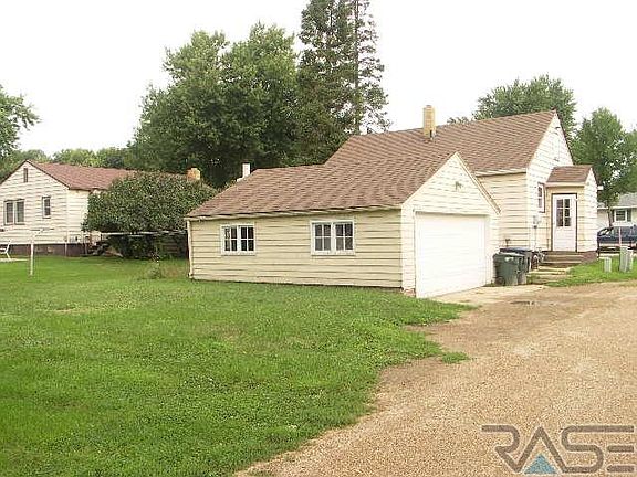 2nd image of 208 E Barck Ave