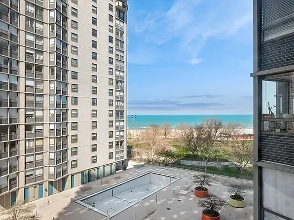 5701 N Sheridan Rd, Chicago, IL