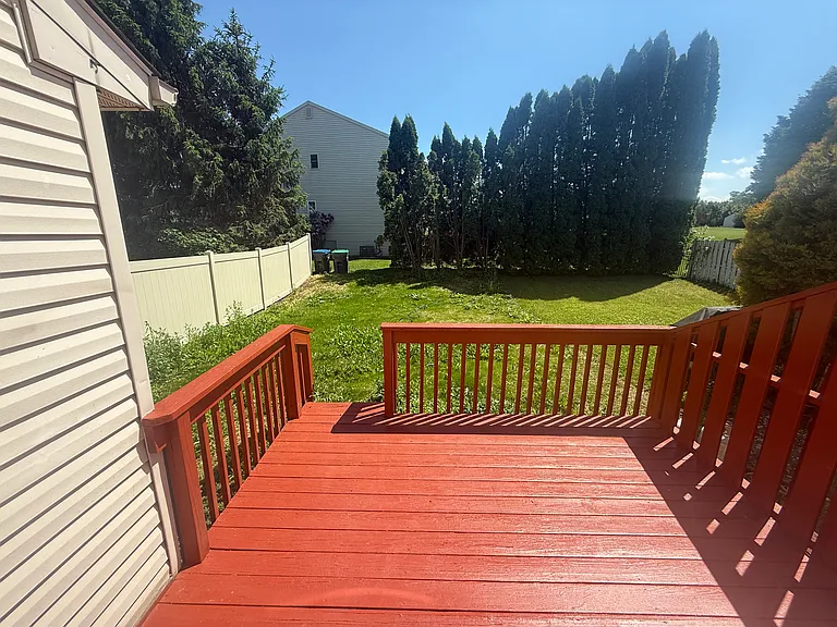 Deck/yard