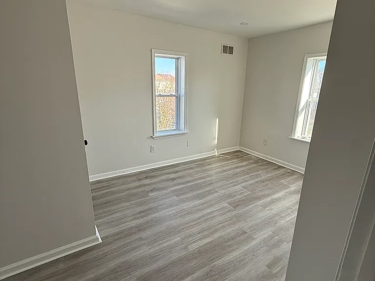 2400 Jessup St — Photo 9