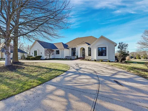 16830 S Grace Dr, Belton, MO 64012