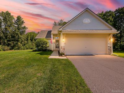 2517 Pine Dr, Wixom, MI, 48393