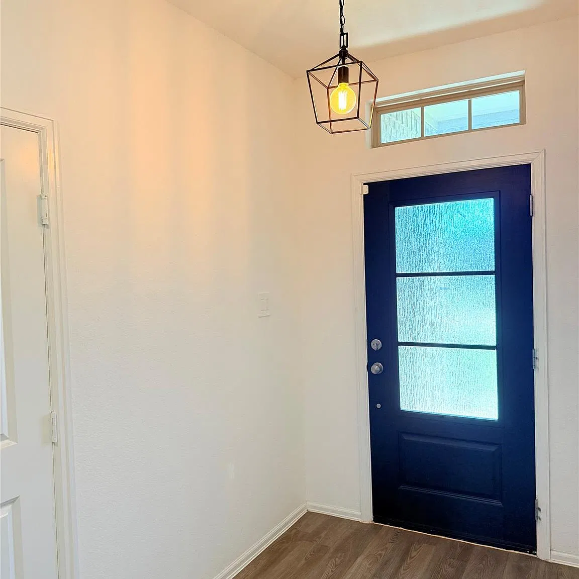 4 bed, 2.0 bath, 1924 sqft, $2,290 — Photo 3