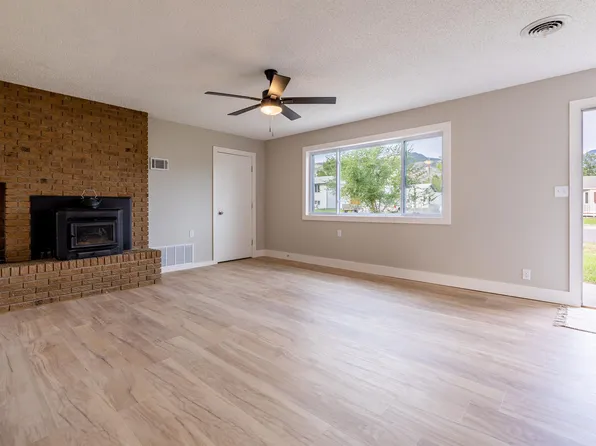 2202 Haugen St, Cody, WY 82414