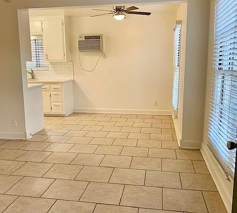 3rd image of 1226 E 2nd St #2-1226-02