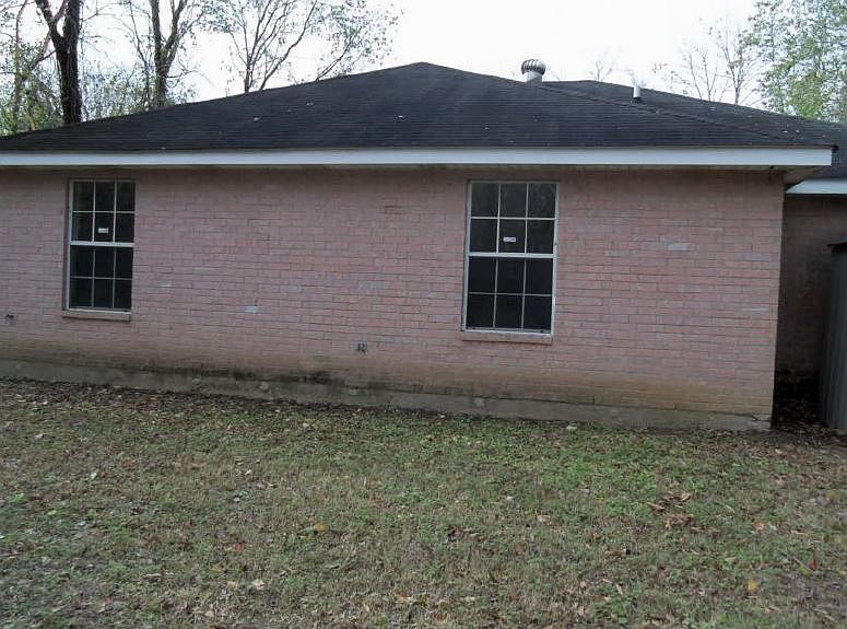 2nd image of 556 Magnolia Ave