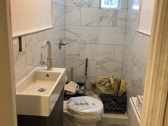 5th image of 2526 Hoyt Ave S APT 1