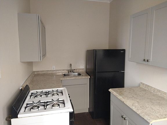 5th image of 1020 Toledano St