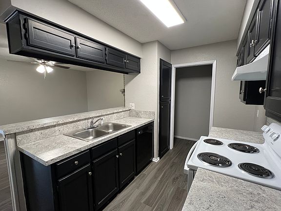 2nd image of 2408 Indigo Ln