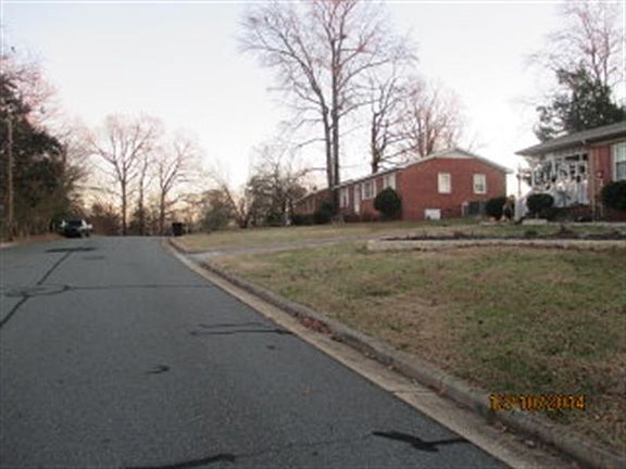 3rd image of 2717 Woodbury Dr