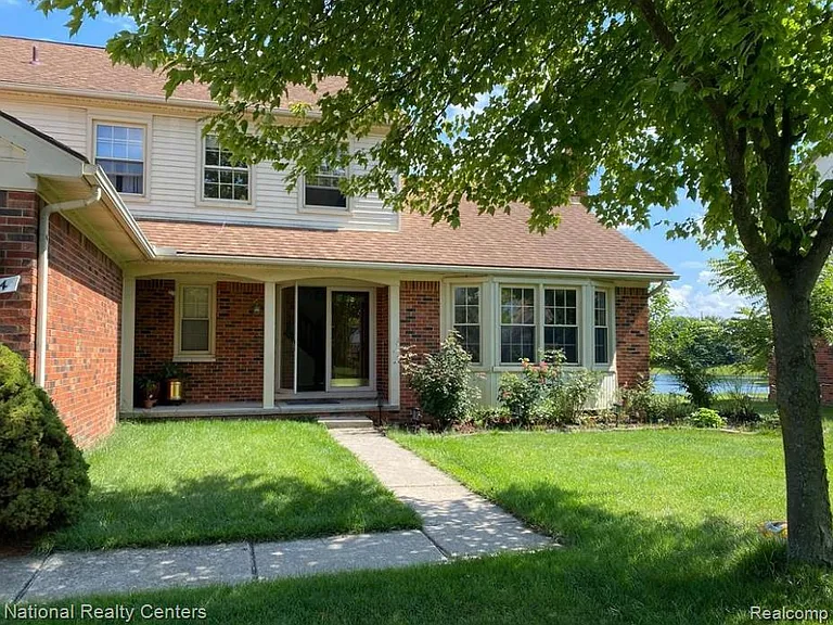 5164 Crowfoot Dr — Photo 3