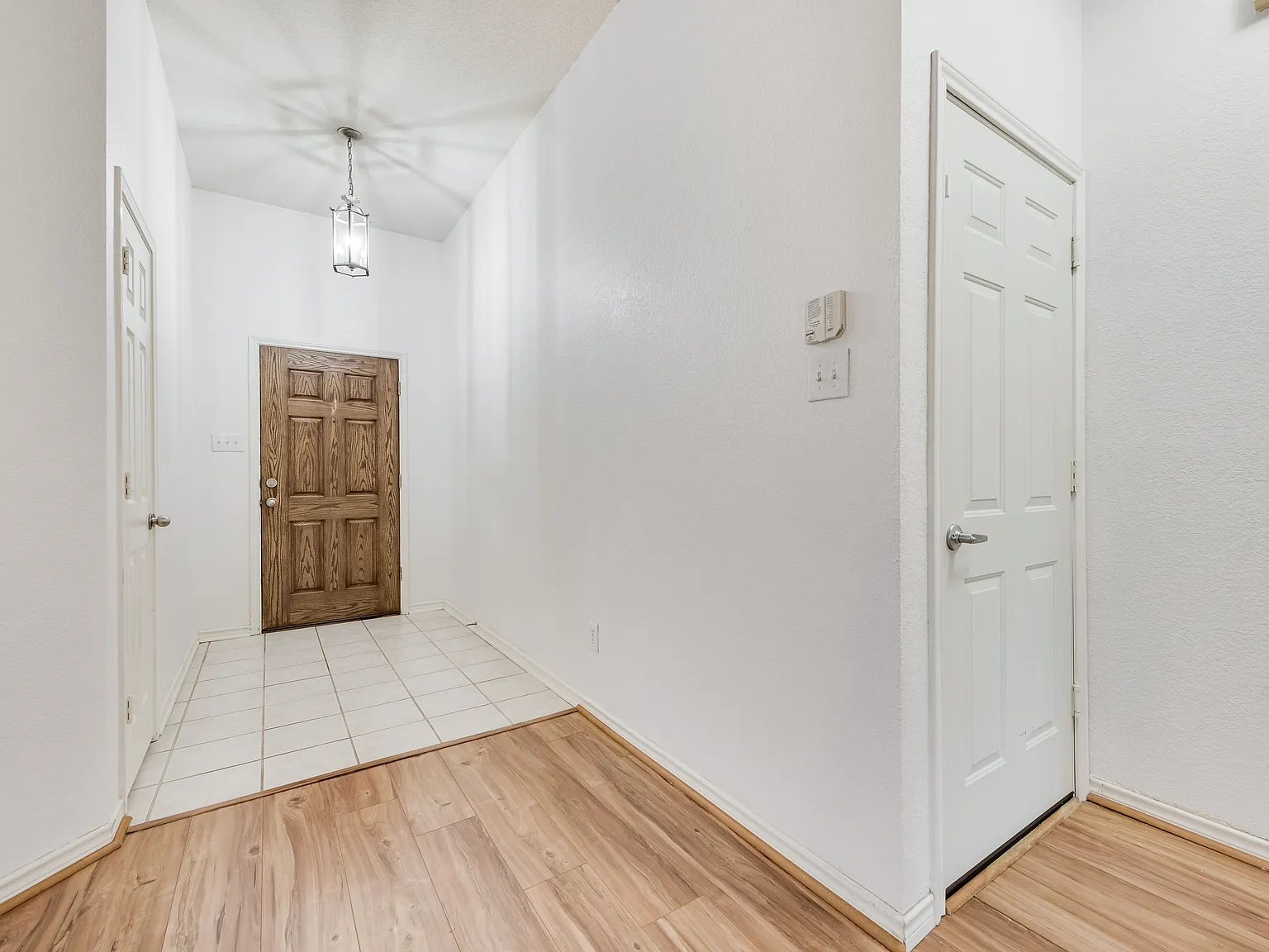 3 bed, 1814 sqft, $2,500 — Photo 3