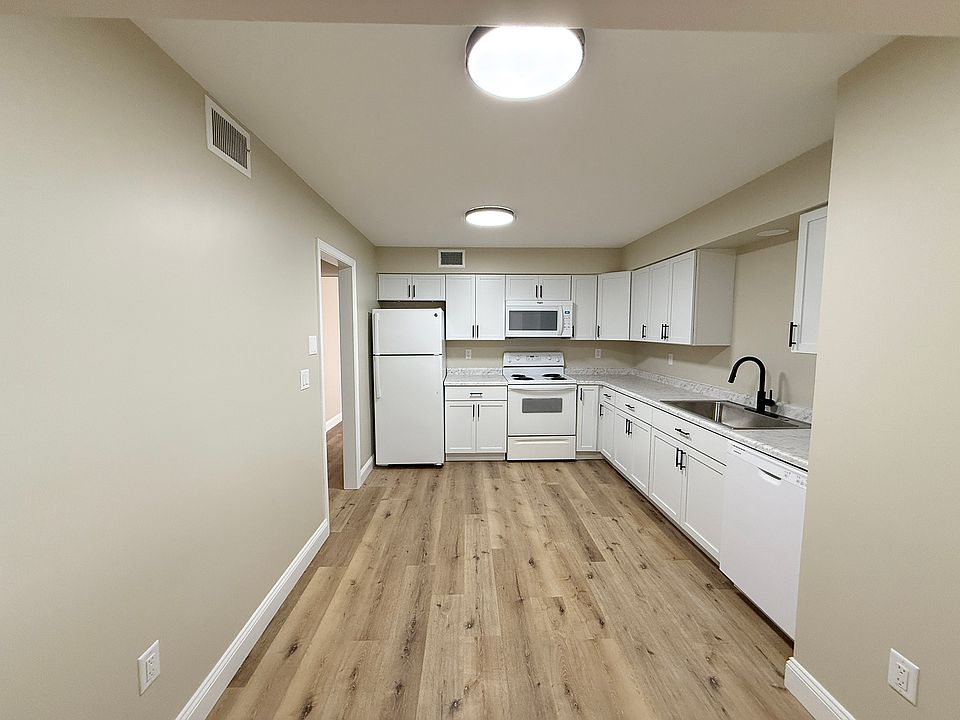 KITCHEN - NEW APPLIANCES AND CABINETS - PASS THROUGH TO FAMIL / DINING AREA