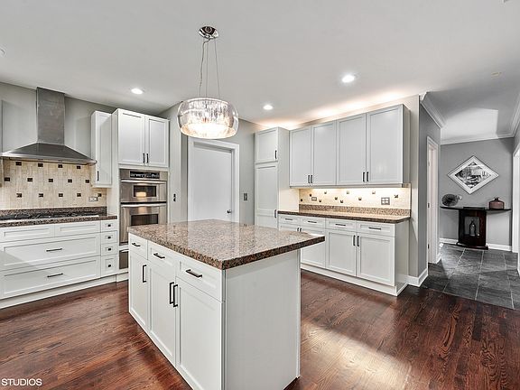 3rd image of 1439 S Prairie Ave Unit G