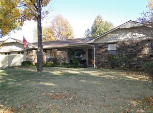 726 N Rockcliff Rd, Fayetteville, AR 72701