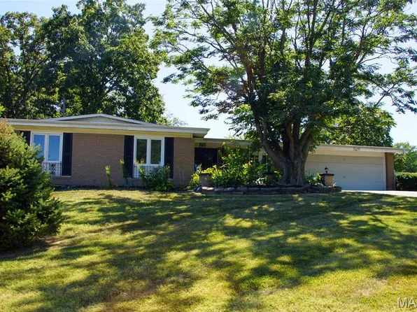 195 Sunny Wood Ct, Saint Louis, MO 63146