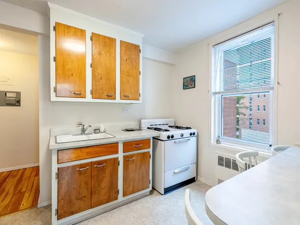 2390 Palisade Avenue image 8 of 24