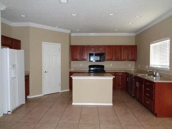 5th image of 1051 Carnival Ave NW