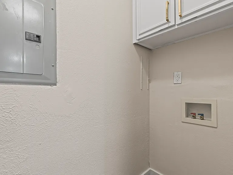 2015 Warnford Pl #2015 — Photo 20