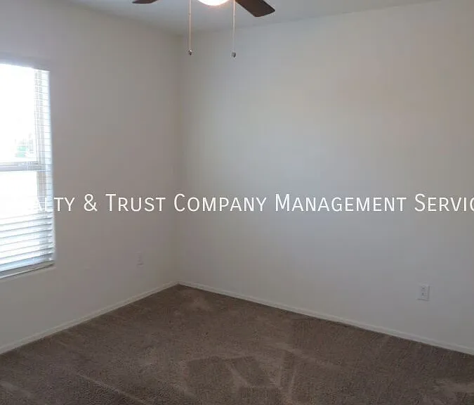 145 E Manor View Rd — Photo 21