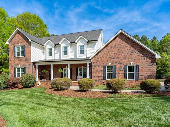 176 Spring Forest Dr, Statesville, NC 28625