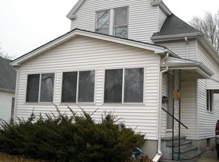 610 S Clinton St, Bloomington, IL 61701