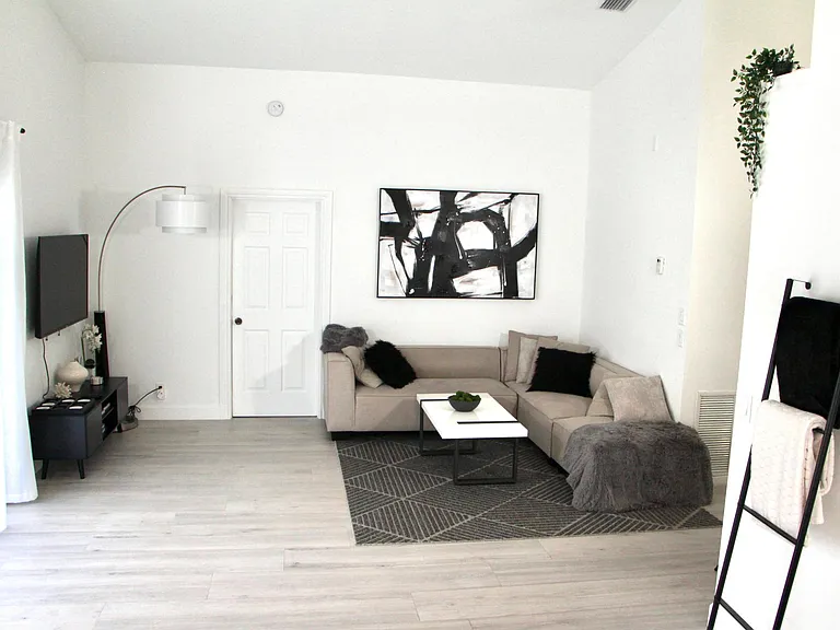 6141 Robinson St — Photo 12