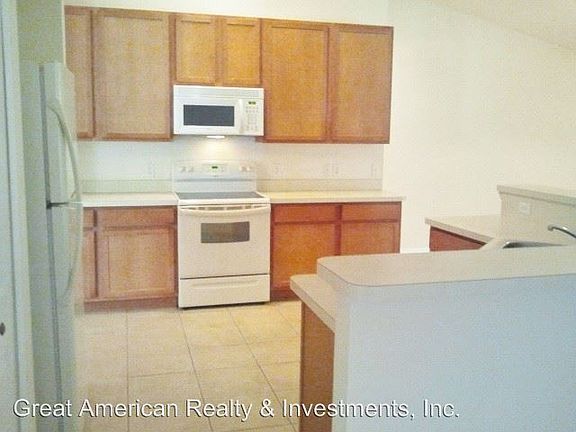 3rd image of 1896 W Hialeah Dr