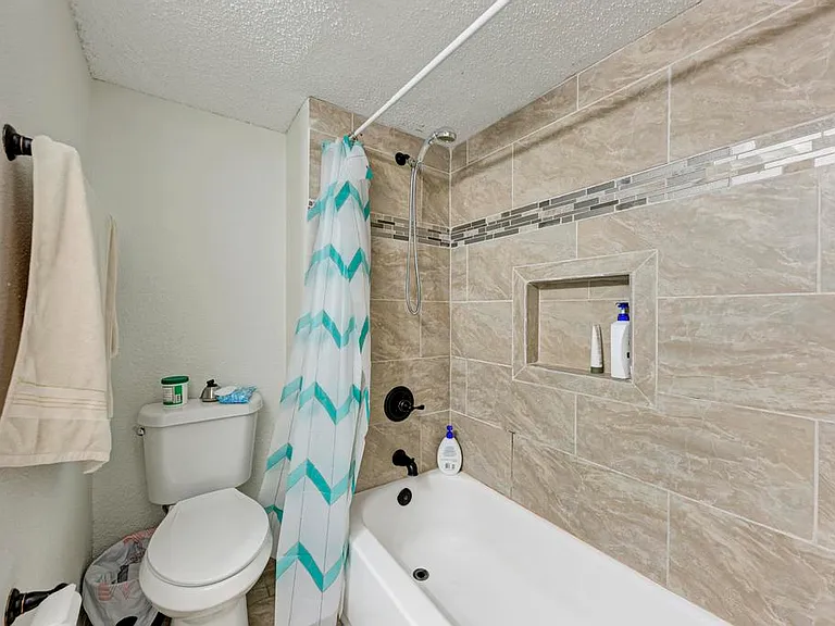 2401 Leon St #300 — Photo 16