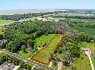 N8815 S Coop Rd, Menasha, WI 54952