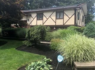 20 Balmoral Dr, Chestnut Ridge, NY 10977