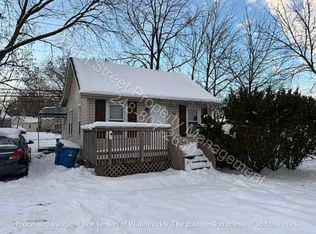 110 Calvert Ave, Waterford, MI
