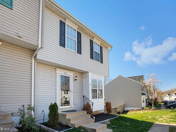 3rd image of 312 Kings Crest Dr