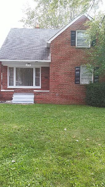 Front w-Shutters