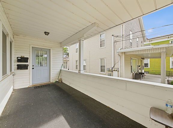 2nd image of 611 Webster St #B