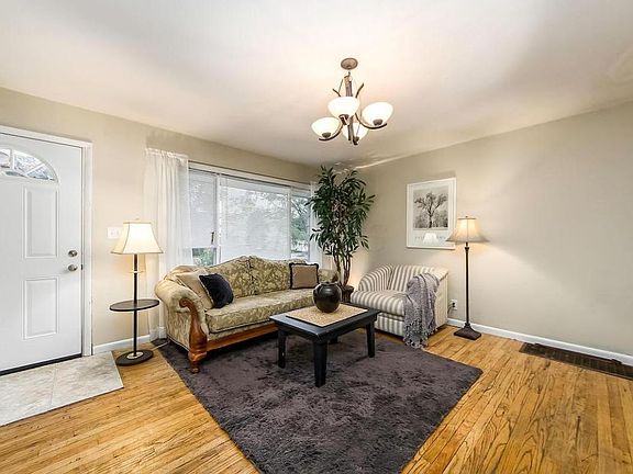 5th image of 3219 Dresden St
