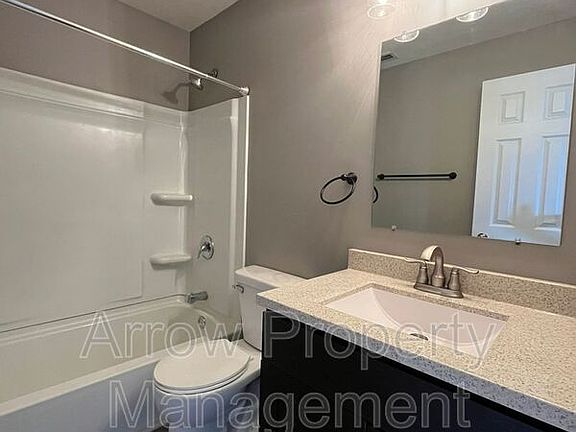4th image of 2140 J St #4