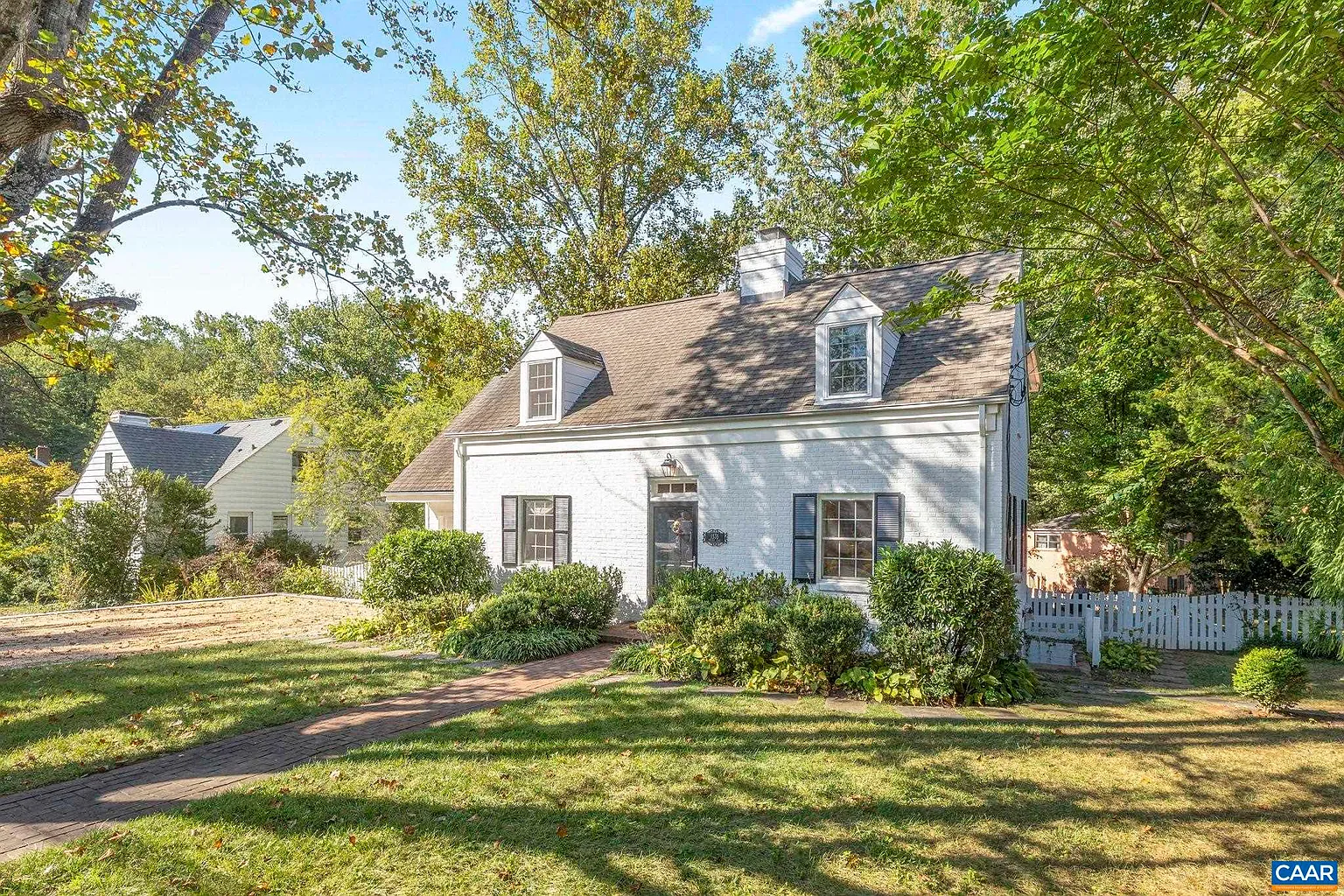 1535 Oxford Rd photo 1