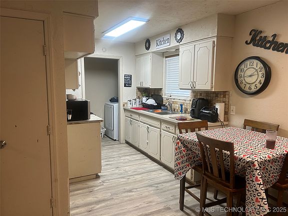 2nd image of 3601 Governor Harris Dr