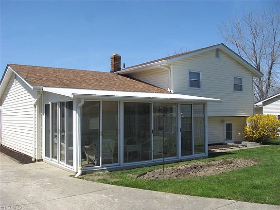 3rd image of 933 Connor Dr