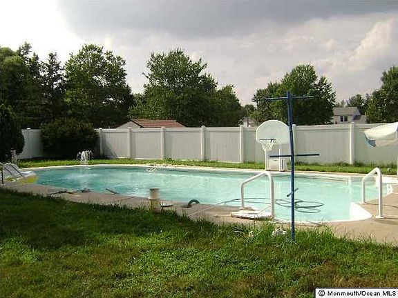 4th image of 21 Plymouth Ln