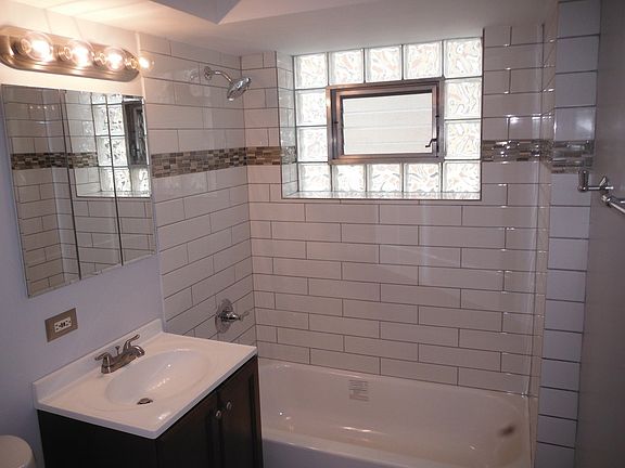 3rd image of 5947 N Odell Ave #1