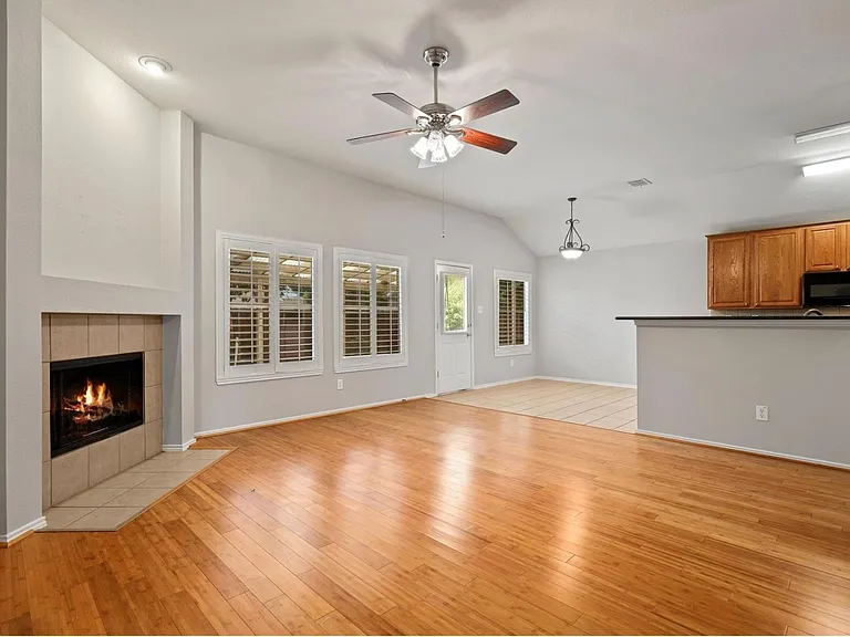 1534 Sleepy Hollow Dr — Photo 4